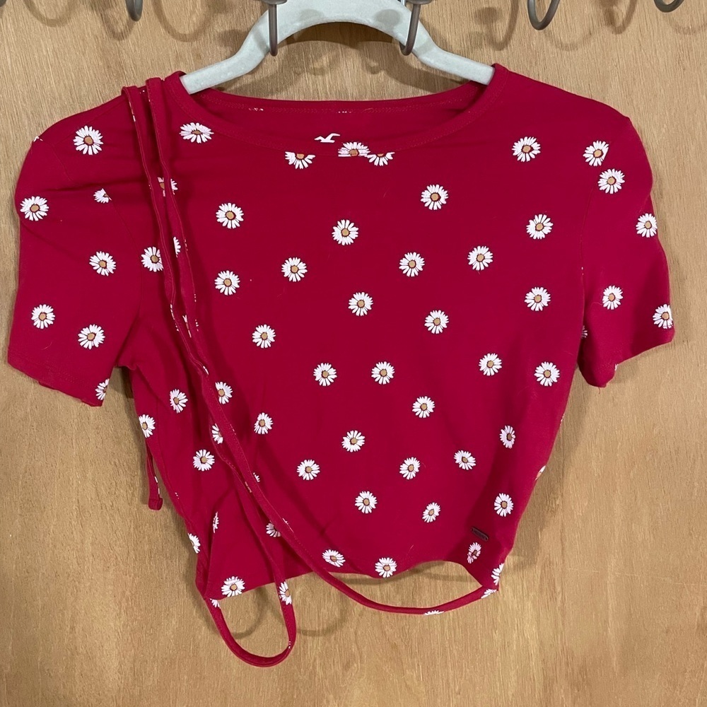 #55- HOLLISTER -red flower baby tee